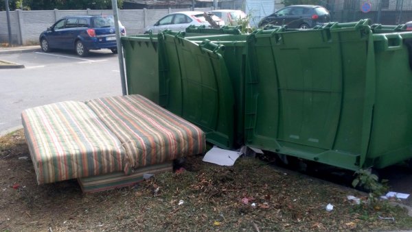 УПОЗОРЕЊЕ ГРАЂАНИМА КУЧЕВА: Кабасти отпад не одлагати поред контејнера