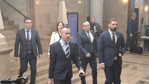 DRŽAVNI VRH RATUJE ZBOG BEZBEDNOSTI: Odluka šefa države da ne potpiše zakon o unutrašnjim poslovima izazvala buru