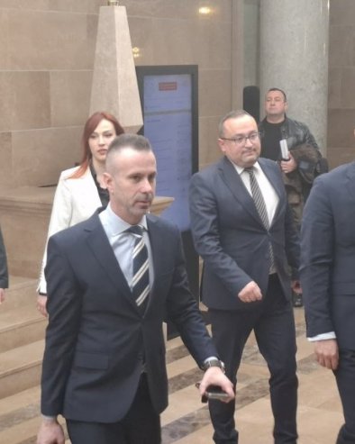 ДРЖАВНИ ВРХ РАТУЈЕ ЗБОГ БЕЗБЕДНОСТИ: Одлука шефа државе да не потпише закон о унутрашњим пословима изазвала буру