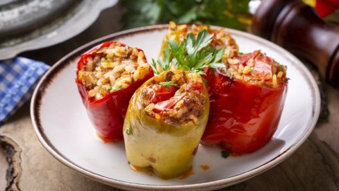 РЕЦЕПТ ЗА ПОСНЕ ПУЊЕНЕ ПАПРИКЕ: Биће спремне за мање од сат времена