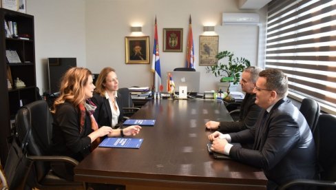 SARADNJA NA DIGITALNOJ TRANSFORMACIJI OBRAZOVNOG SISTEMA: Ministar prosvete  razgovarao sa direktorkom Britanskog saveta