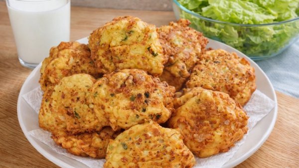 ХРСКАВИ УШТИПЦИ СА СИРОМ: Брз доручак готов за неколико минута