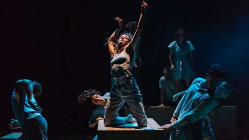 „OSTRVO“  BITEF TEATRA VEČERAS NA SMEDEREVSKOJ POZORIŠNOJ SCENI: Plesni komad od 20 sati u Centru za kulturu