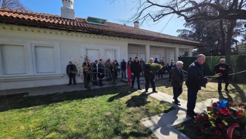 DELEGACIJA SRS NA GROBU MILOŠEVIĆA: Pomen nekadašnjem predsedniku Srbije (FOTO)