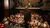 SARAJEVSKI ŠARM NA DORĆOLU: Branko Đurić Đuro ozbiljno nasmejao publiku u Fondaciji Mozzart