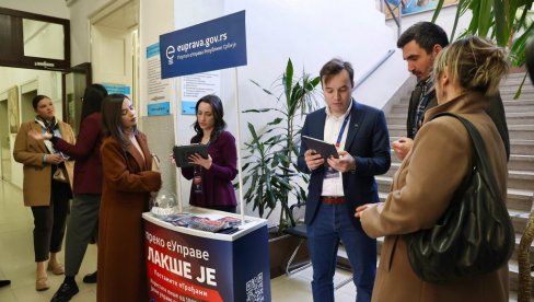 DAN eUPRAVE U ĆUPRIJI: Građanima predstavljene elektronske usluge