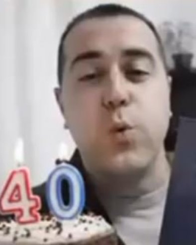 СТУДЕНТ-БЛИНКЕР У 40! Ветеринарски техничар на народној грбачи, познат по цепању плаката и муљању нафте