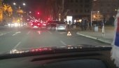 SAOBRAĆAJNA NEZGODA U CENTRU BEOGRADA: Dva automobila se sudarila, pa se zakucala u drvo (FOTO)