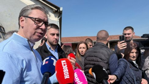 VI ŠTO OBEĆATE TO I ISPUNITE Građani aplauzom dočekali Vučića u Mramorcu: Od Karađorđa nam nije došao predsednik (VIDEO)