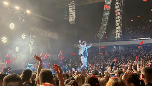 SPENS RASPRODAT DO POSLEDNJEG MESTA: Euforija publike na prvom velikom koncertu Jakova Jozinovića u Srbiji (FOTO)