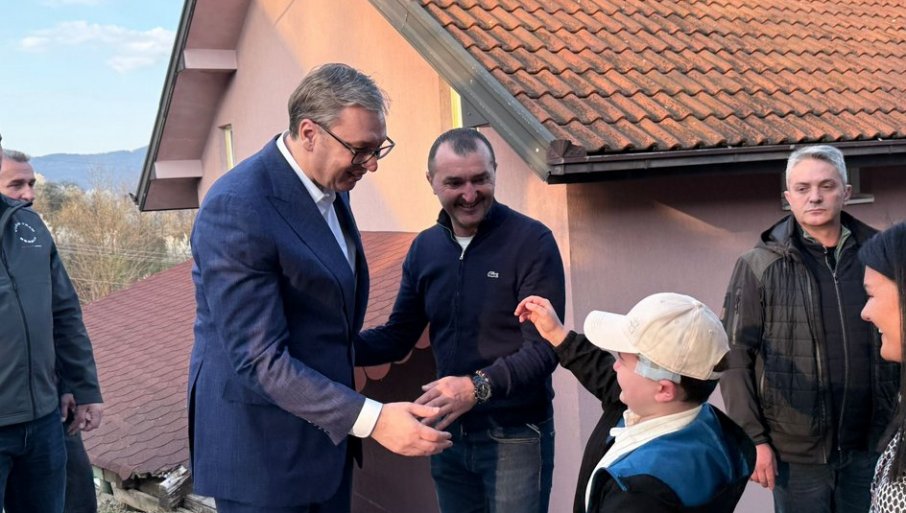 ТИ СИ МИ НАЈВАЖНИЈИ ДАНАС ВУЧИЋ ЈЕДВА ЗАДРЖАО СУЗЕ: Држава малом Андрији пружила шансу за оздрављење