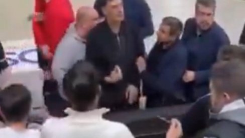 НОВИ ДЕТАЉИ ЛУДИЛА У ГРЧКОЈ! Испливао нови снимак! И он је кренуо да се бије с навијачима! (ВИДЕО)