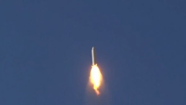 СТИЖЕ ЗА 7 МИНУТА ДО ТЕЛ АВИВА: Иран лансирао моћну ракету на Израел (ВИДЕО)