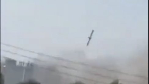 AMERIČKA BAZA POGOĐENA JE SA ŠEST RAKETA CENTKOM: Iran lansirao hiljade dronova i raketa na civile u Zalivu (VIDEO)