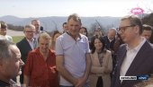 VUČIĆ U SEVOJNU: Predsednik u poseti porodici Raković (VIDEO)