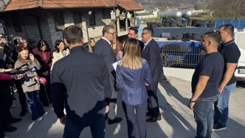 VUČIĆ U SEVOJNU: Predsednik obilazi porodičnu kompaniju za izradu spoljašnje i unutrašnje stolarije (VIDEO)