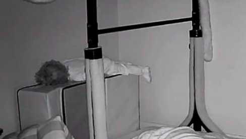 RODITELJI POSLALI MALIŠANA NA SPAVANJE, PA OSTALI U ČUDU: Kamera zabeležila presmešne scene, ovo morate videti (VIDEO)