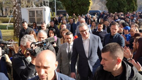 ПРЕДСЕДНИК РЕПУБЛИКЕ СРБИЈЕ НА ТРИБИНИ ФОНДА ПИО У СЕВОЈНУ: Држава ће наставити да поступа одговорно према пензионерима (ФОТО)