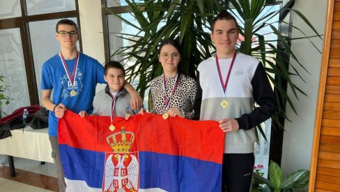 ČETVERAC ROĐEN ZA MEDALJE: I najmlađi Hadži Purić debitovao na STEMKO takmičenju iz matematike, svi osvojili zlato (FOTO