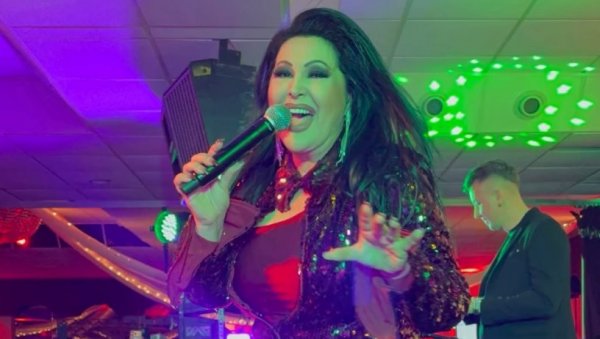 НАША ПУБЛИКА КАО ПОРОДИЦА: Музички маратон Драгане Мирковић на турнеји у Америци (ФОТО)