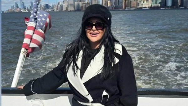 ОВАКО ПРОВОДИ СЛОБОДНО ВРЕМЕ У ЊУЈОРКУ: Драгана Мирковић обара рекорде на америчкој турнеји (ФОТО)