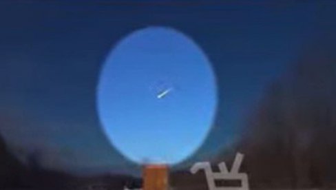 EKSPLOZIJA ODJEKNULA NEBOM IZNAD SAD: Meštani uplašeni - Letelo je velikom brzinom (VIDEO)