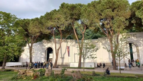 ГОРЕО ПАВИЉОН СРБИЈЕ: Избио пожар током радова на крову вредног здања у венецијанским Ђардинима