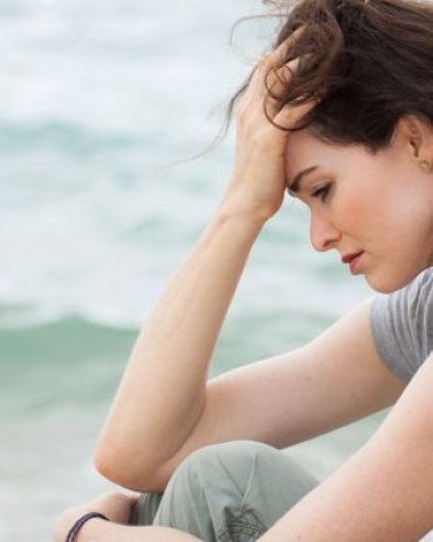 ПСИХОЛОГ СА ХАРВАРДА ОТКРИВА: Зашто нам је тешко да будемо срећни чак и када имамо све?