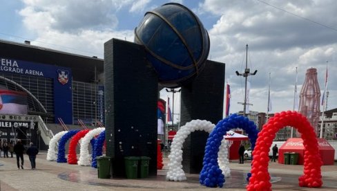 СВЕ ЈЕ СПРЕМНО ЗА СКУП У 16 ЧАСОВА: Овако изгледа испред Београдске Арене (ВИДЕО)