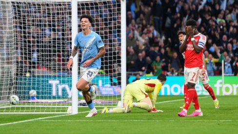 УЧИТЕЉ НАДИГРАО УЧЕНИКА НА ВЕМБЛИЈУ: Манчестер сити савладао Арсенал у финалу Лига Купа