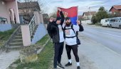 ПЕШАЧЕ ДО ОСТРОГА ЗА ПОМОЋ БОЛЕСНОЈ ЛАРИ ЕВИ (12) : Дејан Калинић (27) и Стефан Стокић (28) јутрос кренули на пут од 450 километара (ФОТО)