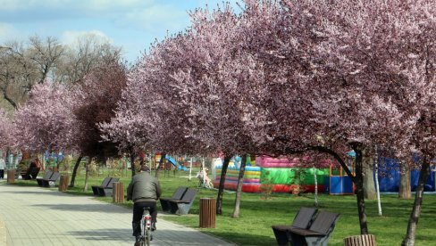 TEMPERATURA DANAS DOSTIGLA 26 STEPENI: A u ovom mestu ima čak 70 centimetra snega