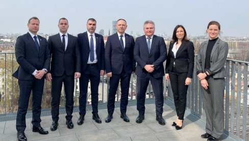 ČELNICI MUP SRBIJE U NEMAČKOJ:  Srpska policija prvi put u istoriji preuzima lidersku ulogu u evropskom EMPACT programu