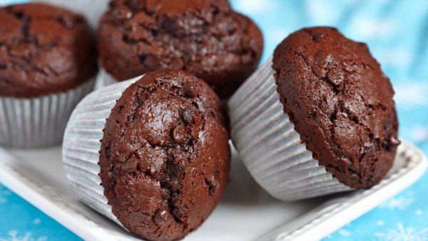 САВРШЕНИ ЗА УЗ КАФУ ИЛИ ТОПЛО МЛЕКО: Црни мафини