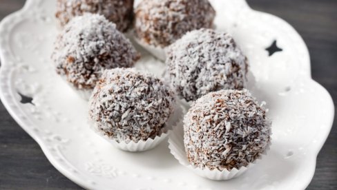 SA URMAMA I KOKOSOVIM BRAŠNOM: Lešnik kuglice, ukusna i zdrava poslastica idealna za posne dane