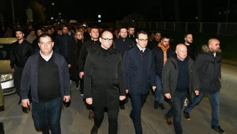 NEPREGLEDNA KOLONA SRBA STIŽE U VRANJE: Prisustvovaće obeležavanju Dana sećanja na stradale u NATO agresiji 1999. godine (VIDEO)