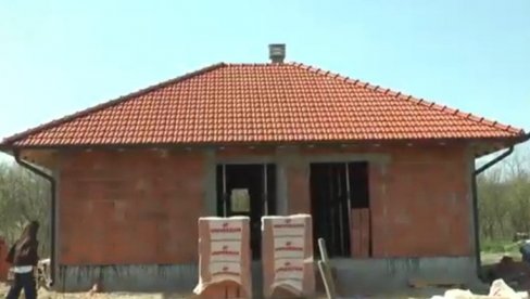 DOK SIMPATIZERI SNS GRADE DOM ZA DECU I VRAĆAJU DOSTOJANSTVO PORODICI: Blokaderi rasipaju milione na haos, drogu i lične užitke (FOTO/VIDEO)