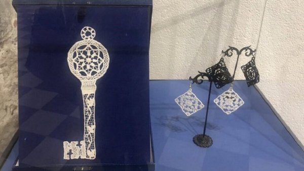 КОТОР  ГРАД ЧИПКЕ:  Чипкарске традиције на првом међународном фестивалу