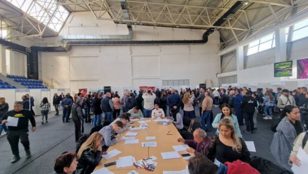 ОДРЖАН САЈАМ ЗАПОШЉАВАЊА: Понуда више од 300 радних места у Лесковцу