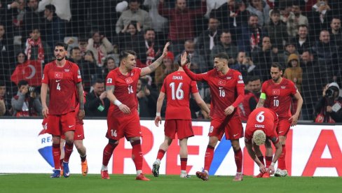 KAKAV MEČ U ISTANBULU: Turska pobedila Rumunija i korak je deli od Mundijala (FOTO/VIDEO)