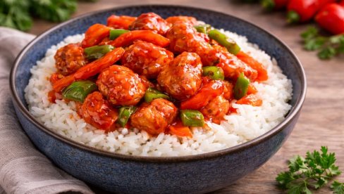 СЛАТКО-КИСЕЛИ КОМАДИЋИ МЕСА:  Савршен баланс укуса на вашем тањиру