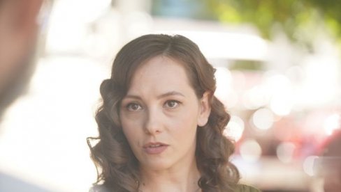 DEDA JOJ SE UBIO ISPRED SKUPŠTINE, A UBRZO POSLE TOGA I OTAC: Nepoznati detalji iz života naše glumice (FOTO)