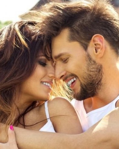 ПРАВА ЉУБАВ НЕ ДОЛАЗИ С ВЕЛИКИМ ПРАСКОМ, НЕГО ТИХО И У ПРАВОМ ТРЕНУТКУ: Пет хороскопских знакова који ће пронаћи љубав овог пролећа