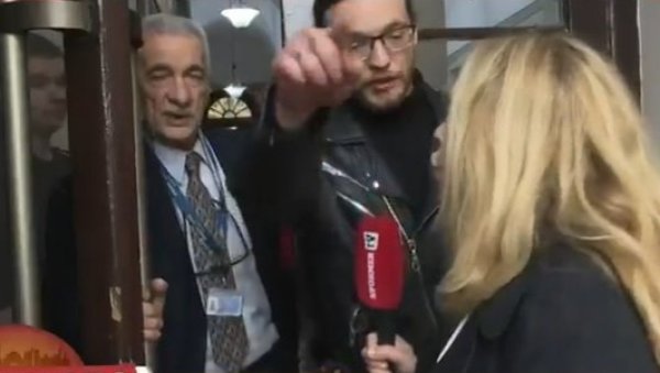 БЛОКАДЕР У УЛОЗИ ГАЗДЕ РЕКТОРАТА! Урла на Бранку Лазић, док штити ректора који је одговаран за смрт његове колегинице
