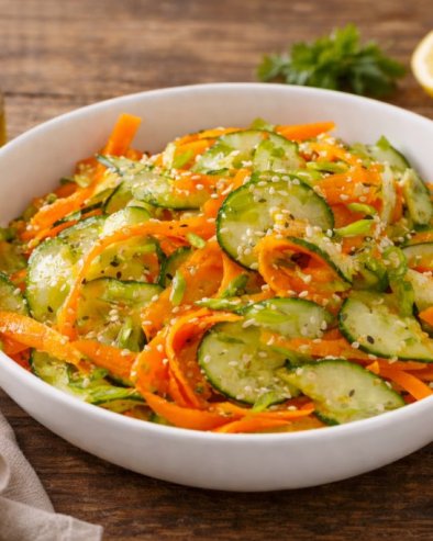 ОСВЕЖАВАЈУЋА САЛАТА ОД КРАСТАВЦА И ШАРГАЕПЕ: Савршена и лагана