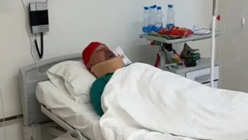ПРВЕ ФОТОГРАФИЈЕ БРАНКА БАБИЋА НАКОН ТЕШКОГ УДЕСА: Лежи у болничком кревету, око врата крагна (ФОТО)