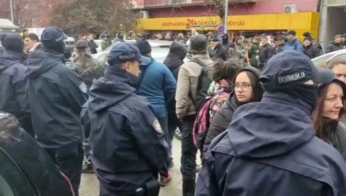 BLOKADERI NASRĆU NA GRAĐANE U KULI: Stigle jake policijske snage (VIDEO)