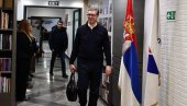 Vučić stigao u sedište SNS-a na Novom Beogradu (FOTO)
