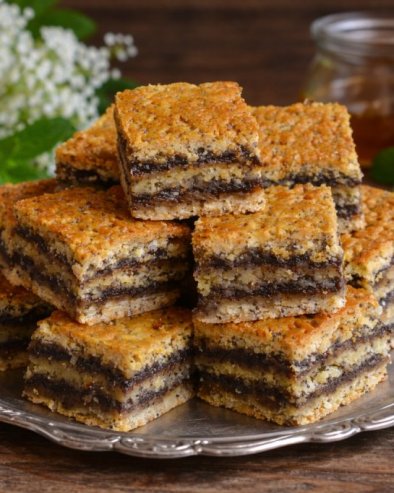 СТАРИНСКЕ КОЦКЕ СА МАКОМ: Неодољиве коцке по традиционалној рецептури