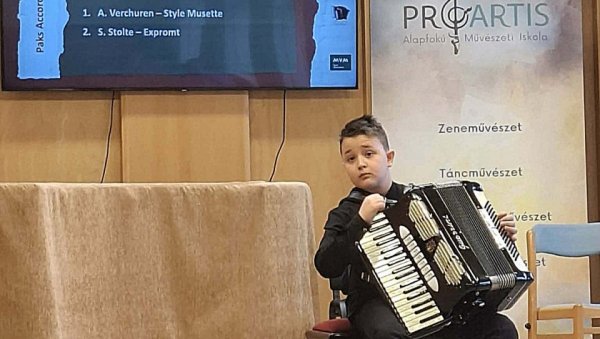 МИЛОШУ ФЕСТИВАЛСКО ЗЛАТО: Тријумф младог угљевичког музичара усред Мађарске